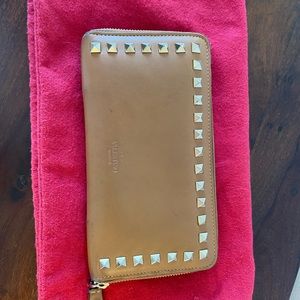 Cognac Valentino Rockstud wallet